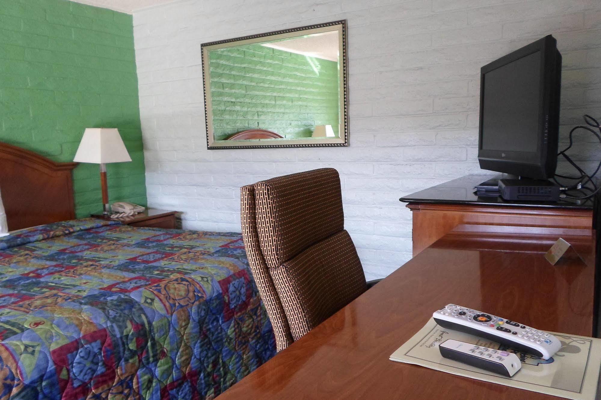 Hitching Post Studios Inn Santa Cruz Exterior photo